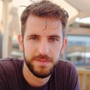 我最喜欢 Telegram 的机器人功能，可以自动推送信息和管理群组，省了很多手动操作时间，真是功能丰富。